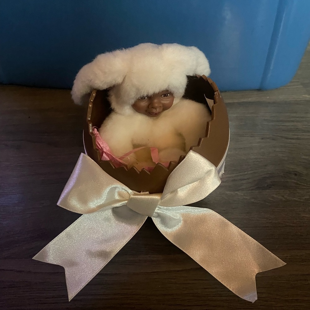 Anne Geddes Adorable Baby Doll in Egg with Bow